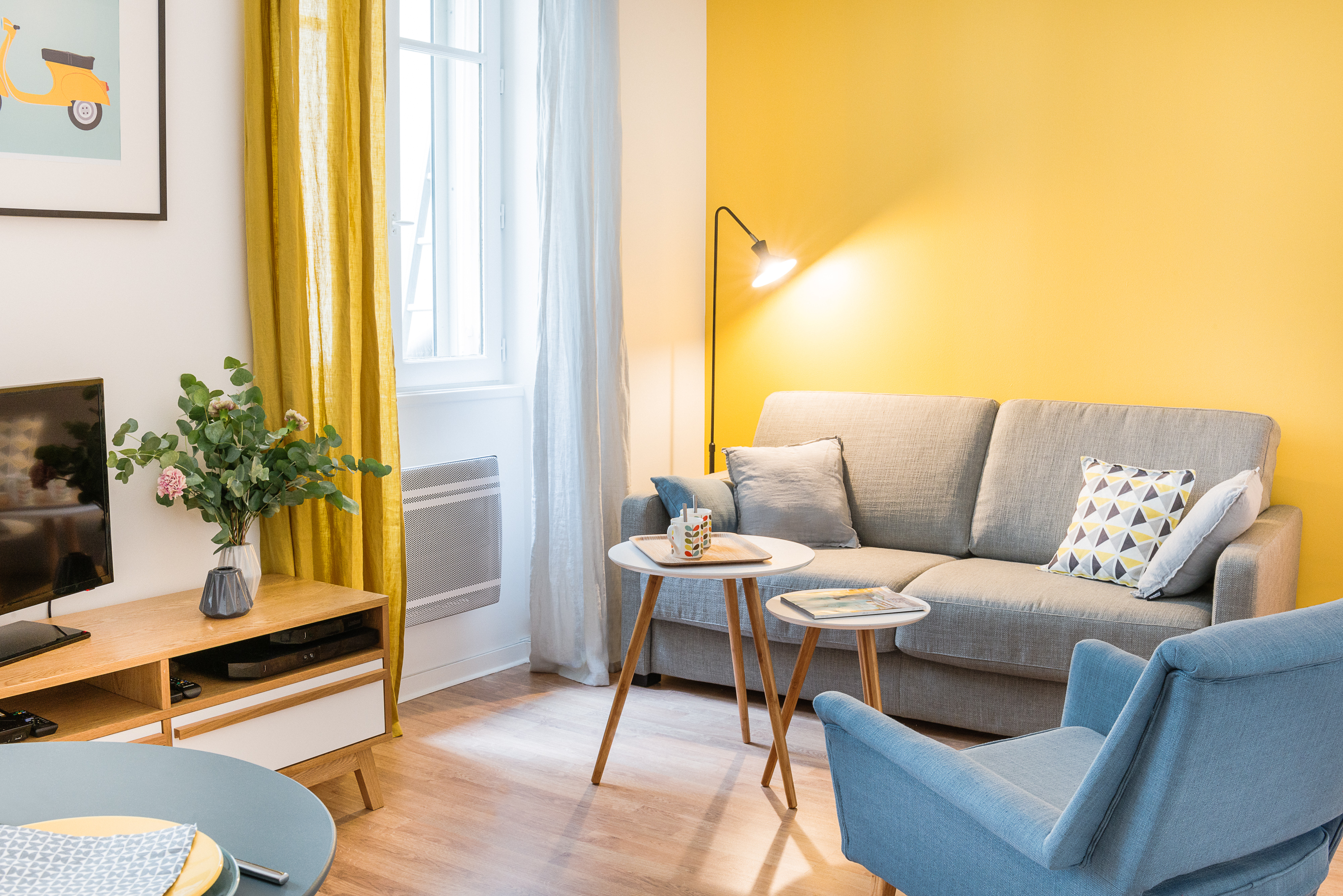 Déco appartement mur jaune