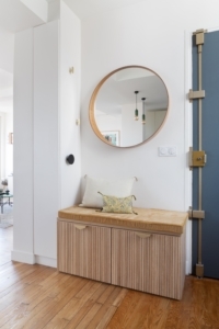 banquette sur mesure bois entrée miroir rond